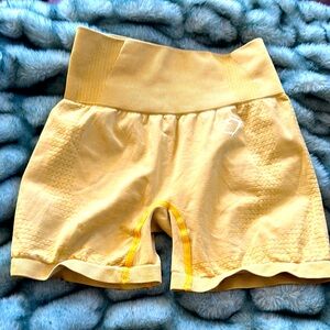 GYM SHARK BIKER SHORTS